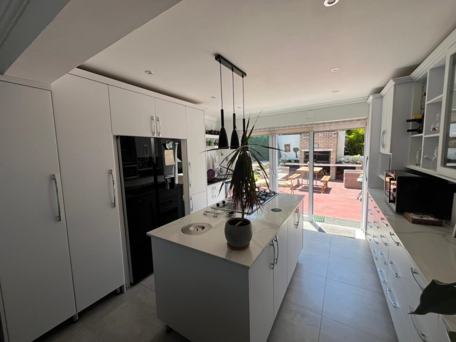 3 Bedroom Property for Sale in Cove Rock Eastern Cape